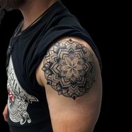 Mandala Tattoo für @o_l_d__e_r_i_k 🖤 . Wie lange ist das nun schon her?! Ich hab gehört es wird wieder Zeit?!😁 ☀️ #tattoo #mandalatattoo #tattooideas #tattooart #dotwork