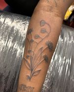 Some fun wispy flowers for April! We love a little light grey moment. This was very fun to do!✨ • • I’ve got some open availability comin up so get your appointments booked before they run out! • • #tattoo #blackwork #blackworktattoo #tattoos #tattooartist #tattooideas #tattooflash #flashart #flashtattoo #whip #whipshaded #dotwork #dotworktattoo #wildflowers #florals #floraltattoo #flowers #flowerstagram #flowertattoo