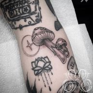 Mushroom gap filler for @awnyaa_ ---------#mushroom#mushrooms#mushroomtattoo#mushroomtattoos#dotwork#dotworktattoo#dotworkers#blackandgrey#blackandgreytattoo#neotraditional#neotraditionaltattoo#neotraditionaltattoos