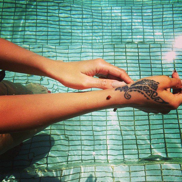 details 😍 @badgalriri #badgalriri #rihanna #rihannanavy #navyrdie  #bestfanarmy #iheartradio #handsdetails #handtatoo | Rihanna jewelry,  Rihanna tattoo, Tattoos