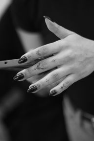 Minimalist Finger Designs