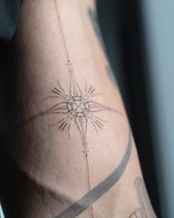 Ornamental baby? #fineline #tattoo #tattooart #tattooartist #artist #finelinetattoo #ornament #ornamenttattoo #singleneedle #singleneedletattoo #ink #oslo #oslotattoo #tattoooslo