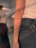 Minimalist Fine Line Script