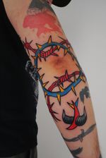 Barbed Wire Elbow Circle