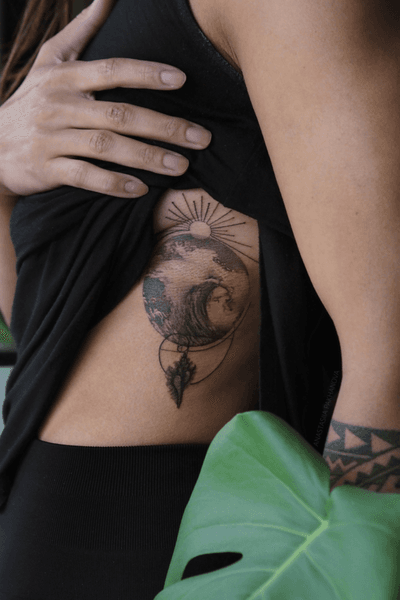 Combining different styles in one project:•	Microrealism wave tattoo  #microrealism•	X-ray shell tattoo #finelinetattoo #fineline•	Fine line geometry, sun, and Fibonacci spiral 