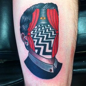 Tattoo from some years ago.. probably you have seen many copies, but this is the original one.... #twinpeaks #denotattoo #denohead #headtattoo #sevendoorstattoo #circustattomadrid #madridtattoo #twinpeakstattoo
