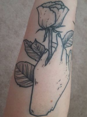 Another #throwback , my first big tattoo. #handandflowers 