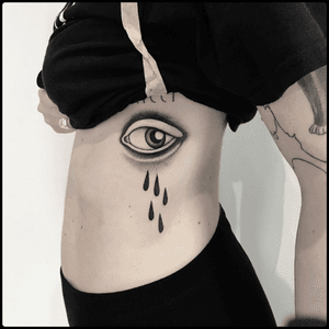 #totemica #tunguska #black #eye #tears #teardrop #eyes #tattoo #originalsintattooshop #verona #italy #blacktattooart #tattoolifemagazine #tattoodo #blackworkers #blackwork 