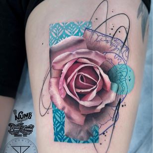 Tatuaje de Chris Rigoni #ChrisRigoni #realism #realistic #hyperrealism #black gray #color #abstract #shapes #mashup #rose #flower #flowers #patter #illustrative #splatter #painterly
