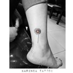 🌼 Instagram: @karincatattoo #daisy #tattoo #tattoos #tattoodesign #tattooartist #tattooer #tattoostudio #tattoolove #tattooart #istanbul #turkey #dövme #dövmeci #design #girl #woman #tattedup #inked #ink #tattooed #small #minimal #little #tiny 