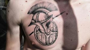 По своему эскизу. випшейдинг #шлем #щит #копьё #tattoo #tattooart #mogilev #mogilevtattoo ##ink #inked #warrior #gladiatortattoo #chest #wipshading #Leonstattoo