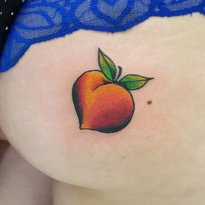 That's peachy! #aceshightattoo #killerZEES #peach #fruit #neotraditional 