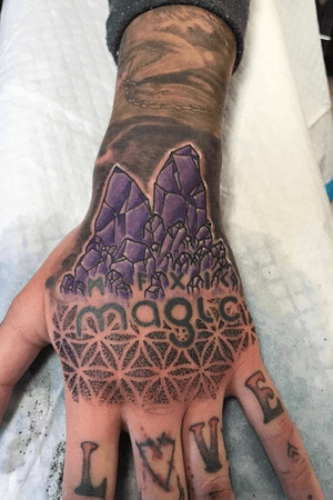 My hand done by an amazing artist at Headlight Tattoo II! Thanks for blasting my hand Liz 🖤 #hand #handtattoo #crystals #color 