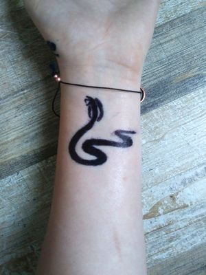 This little snake just snakes around my wrist #snaketattoo #snake #selftattoo #selfmadetattoo 