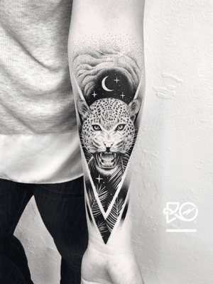 By RO. Robert Pavez • White Jungle ➖ Studio Zoi tattoo Stockholm 🇸🇪 • 2018  • #engraving #dotwork #etching #dot #linework #geometric #ro #blackwork #blackworktattoo #blackandgrey #black #tattoo #fineline