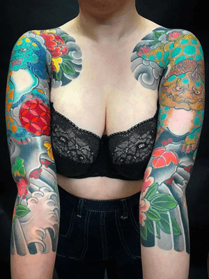 Shi shi arms.. thank you. ————— #follow #holyfoxtattoos #london #bepartoftradition #backpiece #bodysuit #ink #inked #bodyart #art #tattoos #tattooshop #tattooart #japanesetattoo #japan #germany #irezumi #horimono #tattooist #tattooartist #traditionaltattoo #horikitsune #tebori #tattoodo #instatattoo #koseipublications @koseipublications 