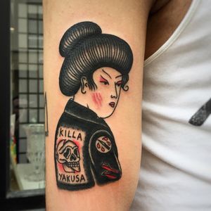 Punk Geisha tattoo by Max Newtown #MaxNewtown #mashuptattoos #mashup #traditional #Japanese #geisha #punk #lady #yakuza #skull #death #leatherjacket #switchblade #knife #blood