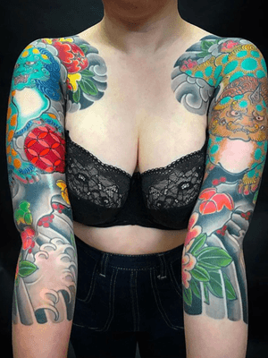 Shishi arms ————— #follow #holyfoxtattoos #london #bepartoftradition #backpiece #bodysuit #ink #inked #bodyart #art #tattoos #tattooshop #tattooart #japanesetattoo #japan #germany #irezumi #horimono #tattooist #tattooartist #traditionaltattoo #horikitsune #tebori #tattoodo #instatattoo #koseipublications @koseipublications