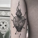 Shot to the heart. Tattoo by Vanpira #Vanpira #vanpriegonova #sacredhearttattoo #heart #arrows #fire #blood #linework #eatching #engraving #illustrative