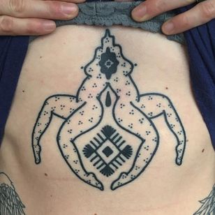 Piernas por días.  Tatuaje de Meg Tuey #MegTuey #linework #dotwork #ben #pattern #surrealistic #symbol #teardrop #shape #diamant #folktraditional #tribal #body #lady