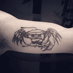 A dark crab for a very good friend :) #blackfeatherchild #blackwork #linework #dotwork #occult #blackink #blackinktattoo #crab #sea #scissors #deepsea #monster 