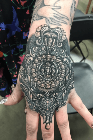 Fineline ornamental hand tattoo