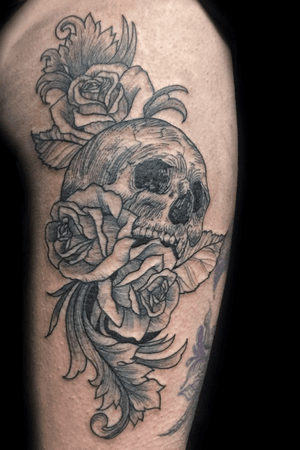 Fine line skull and roses