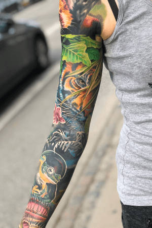 Close up #ink #tattoo #realistic #realistictattoo @tattoomediaink #supportgoodtattoos #inkallday #killerink #inkmag #blackandgray #tattooart #artwork #art #tattoo_magazine#TattooistArtMag #skinartmag #tattoorevuemag #tattoodo #sorrymom #tattoooftheday #tattoosleeve #tattooartist #tattoolife #tattooer #realistictattoo
