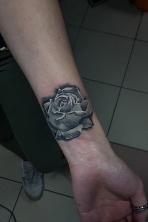 realistic rose tattoo black and gray gradiation