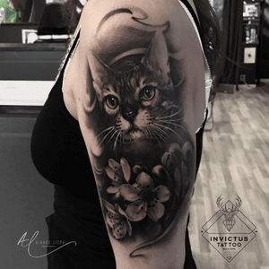 Cat Flowers Tattoo #cattattoo #oslo #norway 