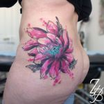 Voilà la photo de la pivoine géante en cover up. Merci encore pour ta confiance ! #poeny #peonytattoo #peonia #peoniatattoo #pivoine #pivoinetattoo #floral #floraltattoo #flower #flowertattoo #fleur #fleurtattoo #watercolor #watercolortattoo #zeldabjj #zeldablackjeanjacques #colmartattoo #colmar #alsacetattoo #frenchtattoo #tattooartist #tattooart #tattoolife #tatouage #tattoolifemagazine #tattooartmagazine #coveruptattoo #coverup