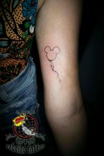 Tattoo delicada Mickey #Arttattoocebolao 