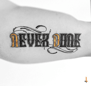 Nº680 #tattoo #tattooed #ink #inked #boyswithtattoos #neverdone #staypositive #lettering #letteringtattoo #golden #ornaments #stencilstuff #dynamicink #dyamiccolor #eternalink #eztattoing #ezcartridges #cheyennetattooequipment #hawkpen #bylazlodasilva
