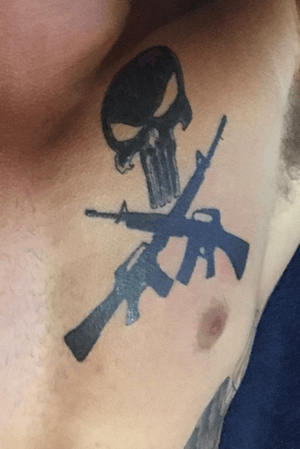 Punisher skull with cross rifles