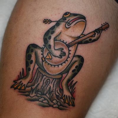 Banjo playin' bubs. Tattoo by Tony Talbert #TonyTalbert #tonytrustworthy #frogtattoos #color #traditional #folktraditional #banjo #musictattoo #frog #amphibien #animal #nature #music