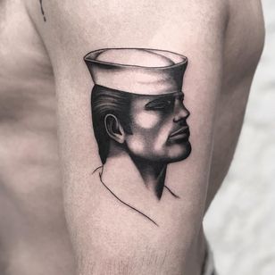Tatuaje de Jonathan McKenzie #jonathanmckenzie #pridemonth #pride #lgbtq #TomofFinland #blackandgrey #portrait