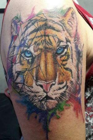Tiger tattoo #tiger #tigertattoo #tigre #tigretattoo #feline #felinetattoo #abstract #abstrato #abstratas #abstracttattoo #geometric #watercolortattoos #watercolor #watercolortattoo 