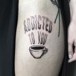 Addicted to you. Tattoo by collaboration: Julim Rosa and Laura Lesser #JulimRosa #LauraLesser #coffeetattoos #coffee #blackwork #coffeecup #text #dotwork #illustrative #font #caffeine #cup