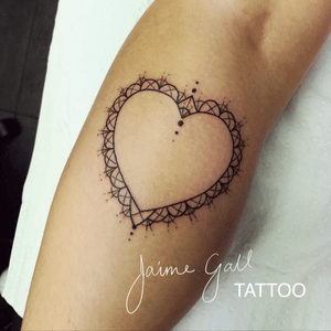 Lace heart #lace #laceheart #penrith #bluemountains #linework #lineworktattoo 