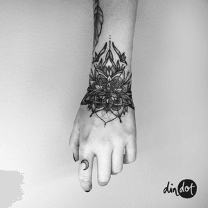 andreadindon@gmail.com for bookings✨ . . . #dindot_tattoo #mandalatattoo #mandala #tattoo #dotwork #blackwork #blacktattooart #wiilsubmission #blackink #tattrx #bodyart #instamandalas #theblackmasters #tattoofilter #dotworktattoo #blacktattoonow #dotworkers #blackworkers #tattooart #blxckink #blackink #blackart #darkartist #onlyblackart #darkworkers #tattoomobile #berlintattoo #tattooberlin #healedtattoo 