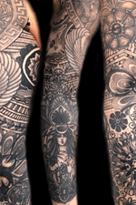 Greek mythology inspired sleeve! Cybele and the mother kf momsters are the larger pieces. The rest is full of patterns and mosiacs inspired by ancient pottery, palace of knossos, mythological stories, alexander the great and many other references!