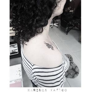 🍃 Instagram: @karincatattoo #karincatattoo #shoulder #arm #flower #tattoo #tattoos #tattoodesign #tattooartist #tattooer #tattoostudio #tattoolove #ink #tattooed #girl #woman #tattedup #inked