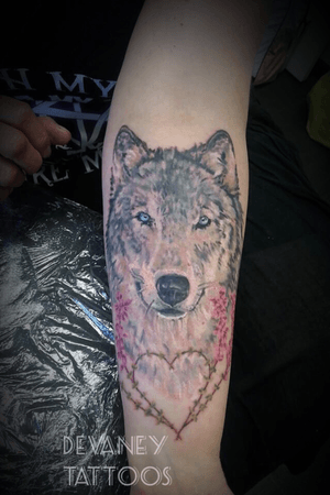 Made this gorgeous wolf 💜💎 #tattooartist #tattooart #ink 