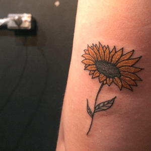 Sunflower • JUNE, 2018 • #sunflower #riodejaneiro #yellow #botanical #linework 