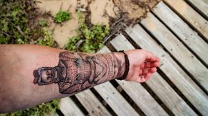 Geometric Terracotta Soldier with hidden outline of Spain, emerging from South Africa's Table Mountain #southafrica #terracotta #soldier #geometrictattoo #geometric #blackandgreytattoo #blackandgrey #shading #tablemountain #Spain #outline #calm #travelling #abroad #chinese #forearmtattoos #forearmtattoo #forearm #wristtattoo #wrist 