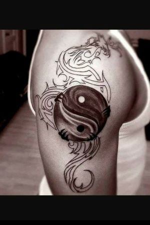 I'm trying to find a tattoo like this, but instead of the tribal make it a dragon with the tail going down to the elbow, the head to rest on top of the shoulder facing forwards, and the claws wrapped around the yingyang.Or if someone is able to do this around the Tennessee area please contact me.