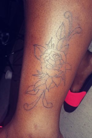 I'm an beginner who want to do tattoos this is my first tattoo I did of an rose...