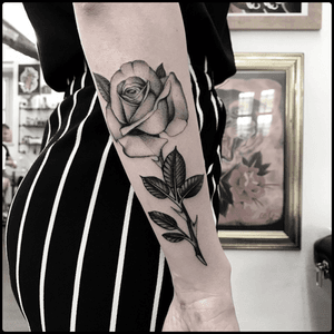 #totemica #tunguska #black #rose #flower #thorns #leaves #tattoo #sevenlakestattoo #varese #italy #blacktattooart #tattoolifemagazine #tattoodo #blackworkers #blackwork 