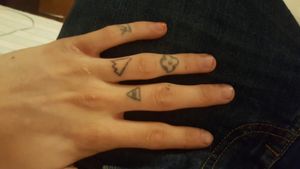some of my hand tattoos #illuminati #LouisVuitton #xxxtentacion #tribute #sticknpoke #jesus #stickandpoke #doneathome #firsttattoo 