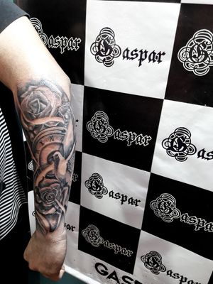 #tattooartist  #tatuagem #tatuaje #Tattoodo  #Black  #white  #realism  #realismo  #realistic  #blackandgreytattoo  #rose #rosa  #rosas  #rosesleeve 